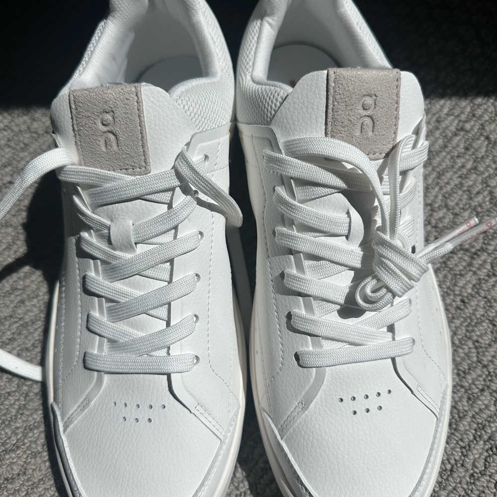 Onward the Roger centre court White and Gray Sneakers